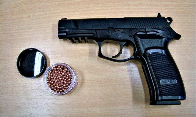 Mężczyzna strzelał z wiatrówki w okna placówki pocztowej w Lipsku