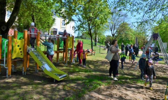 Otwarcie nowego placu i siłowni pod chmurką w Wiżajnach