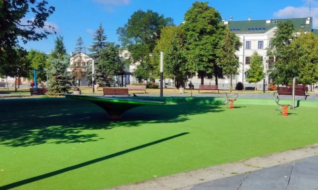 Sprawdzono m.in. stan konstrukcji, stabilność urządzeń, mocowania