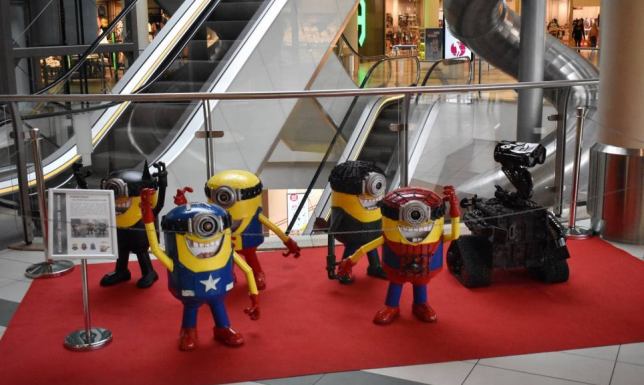 Wielka Wystawa Figur Filmowych z Recyklingu w Suwałki Plaza