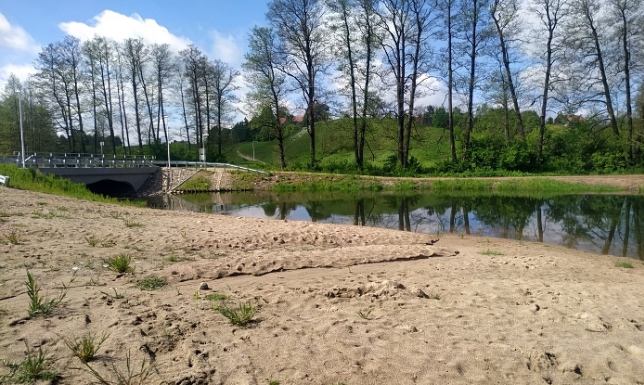 Urządzenie małej plaży gminnej przy rzece Rospuda w Filipowie