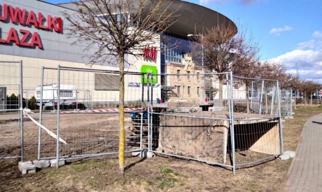 budowa chodnika przy Centrum Handlowym Plaza w Suwałkach