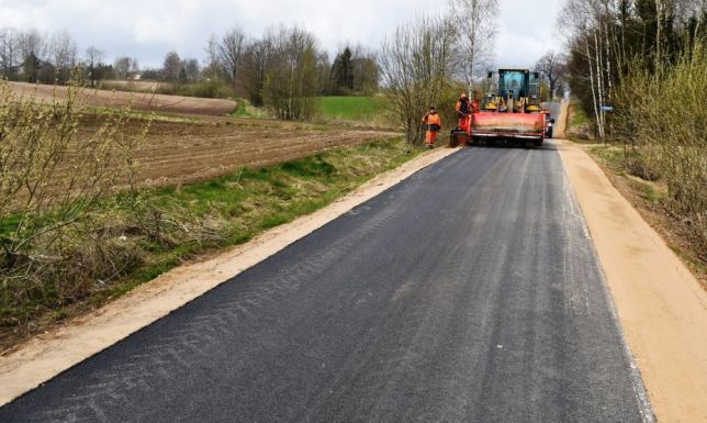 2,6-kilometrowy odcinek drogi w Płocicznie został wyasfaltowany