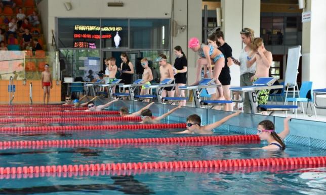 Młodzi pływacy rywalizowali o Puchar Prezydenta Suwałk Mistrzostwa Klas III Szkół Podstawowych o Puchar Prezydenta Miasta Suwałk