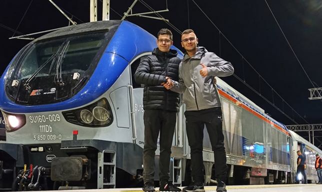 Mikołaj i Krzysiek postanowili przejechać pociągiem całą Polskę