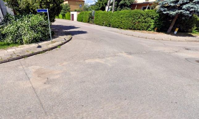 wymiana nawierzchni zniszczonych chodników na Osiedlu Klasztorna