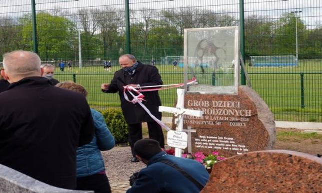 Pogrzeb i odsłonięcie pomnika