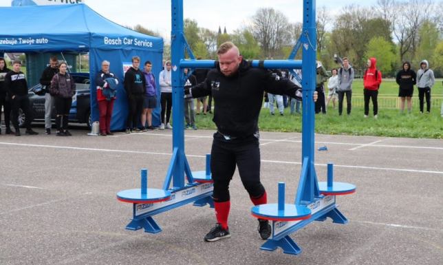 Pokaz Strongman w Zespole Szkół Nr 6 im. Karola Brzostowskiego 