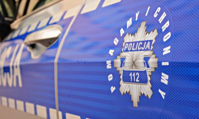 uchronili pijaną 64-latkę i jej 51-letniego znajomego przed tragedią