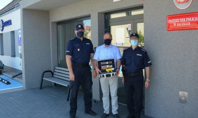 Policjanci z Raczek otrzymali alkomat