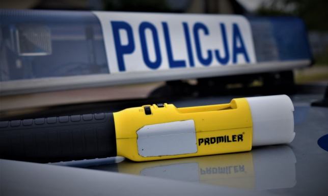 mężczyzna był kompletnie pijany i miał sądowy zakaz kierowania pojazdami