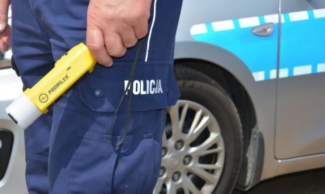 Pijany kierowca doprowadził do kolizji w trakcie wyprzedzania doprowadził do bocznego zderzenia pojazdów