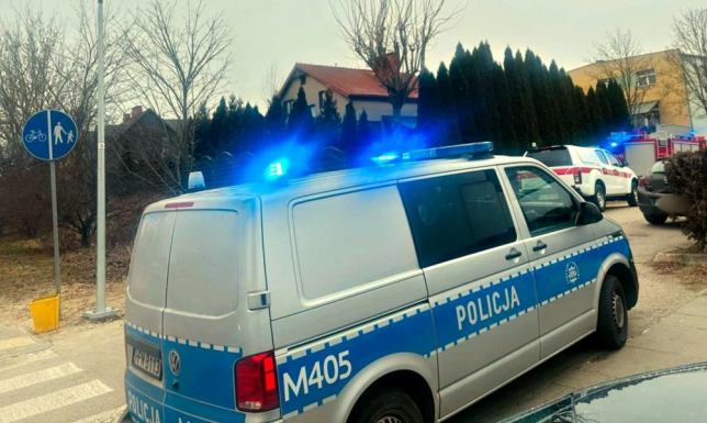 18-latek kierujący citroenem stracił panowanie nad pojazdem i uderzył w samochód