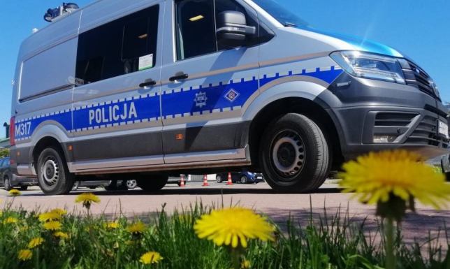  29-latek był pijany i nie posiada uprawnień do kierowania. 