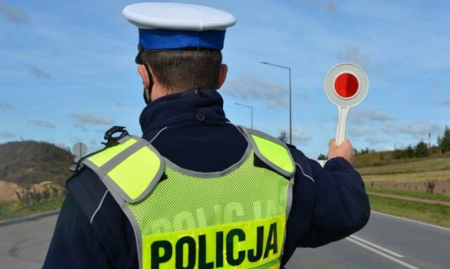 Policjanci z suwalskiej drogówki zatrzymali prawo jazdy 24-latkowi