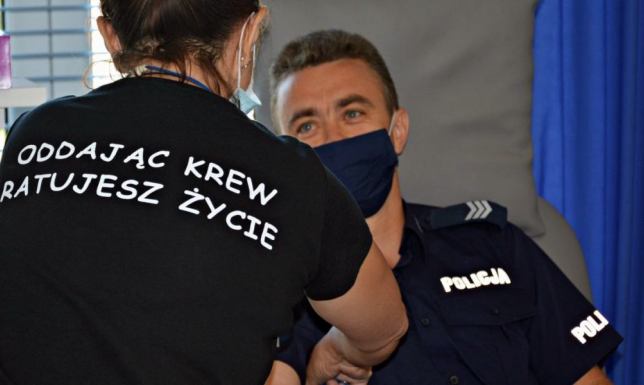 Policjanci z Suwałk w Regionalnym Punkcie Krwiodawstwa i Krwiolecznictwa