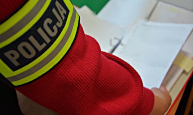 Spedytor zatrzymany za fałszowanie dokumentów i wyłudzenie 140 tys. zł mężczyzna podejrzany o fałszowanie firmowych dokumentów i organizację fikcyjnych usług