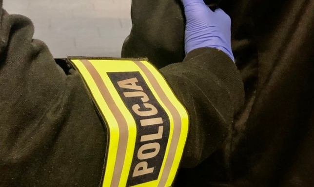 Policjanci z Suwałk zatrzymali 37-latka podejrzanego o kradzież tuszów do rzęs