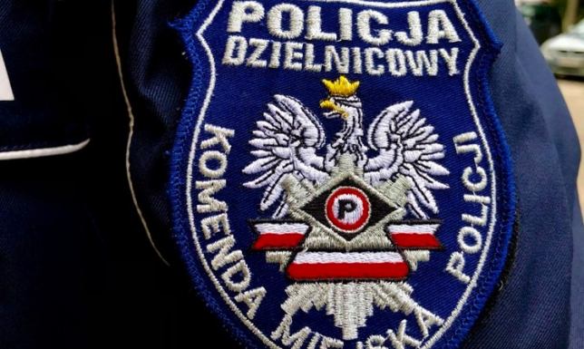 Pijany 43-latek wszczął awanturę, wyzywał żonę i demolował mieszkanie  nakaz natychmiastowego opuszczenia mieszkania oraz zakaz zbliżania się do miejsca zamieszkania żony