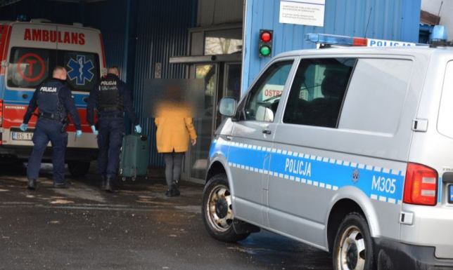 Kobieta zaczęła rodzić, nie mogąc wydostać się z mieszkania 22-letnia suwalczanka zaczęła rodzić, ale nie mogła opuścić mieszkania