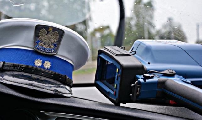 Za szybko i kolejny raz bez prawa jazdy Prowadził auto bez prawa jazdy i przekroczył prędkość