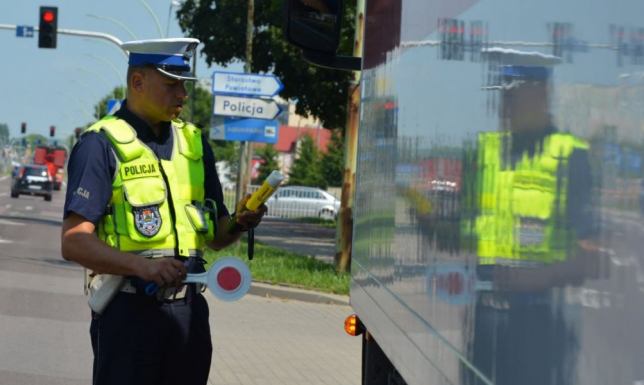 Dwóch kierowców prowadzących pod wpływem alkoholu zatrzymali policjanci