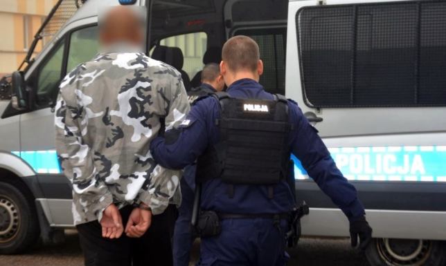 Do brutalnego napadu z rabunkiem doszło przy ulicy Chopina w Suwałkach