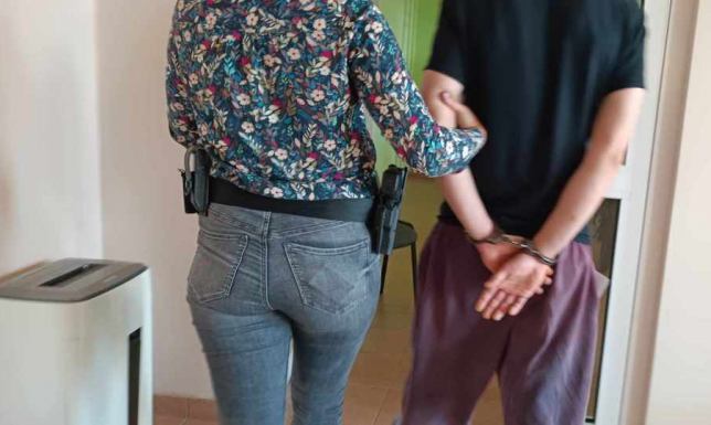 Suwalscy policjanci zatrzymali 29 i 31-latka podejrzanych o kradzież rozbójniczą