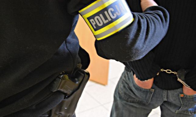 Suwalscy policjanci zatrzymali dwóch mężczyzn podejrzanych o kradzież paliwa