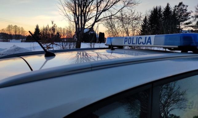 Kierowca bmw uderzył w ogrodzenie i uciekł z miejsca zdarzenia