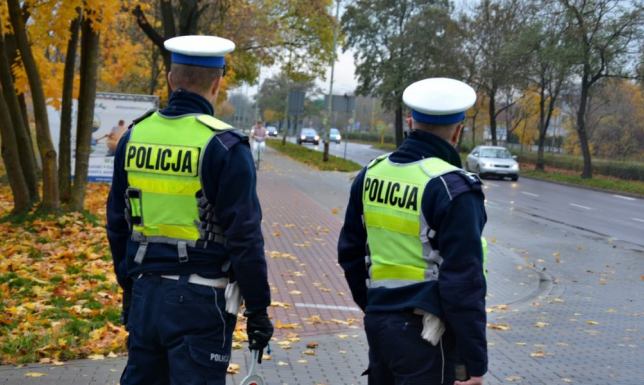 20-letni kierowca postanowił spróbować swoich sił w drifcie