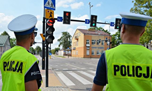 Policjanci sprawdzili prawidłowość oznakowania dróg w okolicy placówek oświatowych