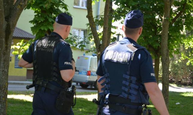 Z karetki trafił na 10 miesięcy do więzienia Prosto z ulicy trafił do zakładu karnego, bo był poszukiwany do odbycia kary.