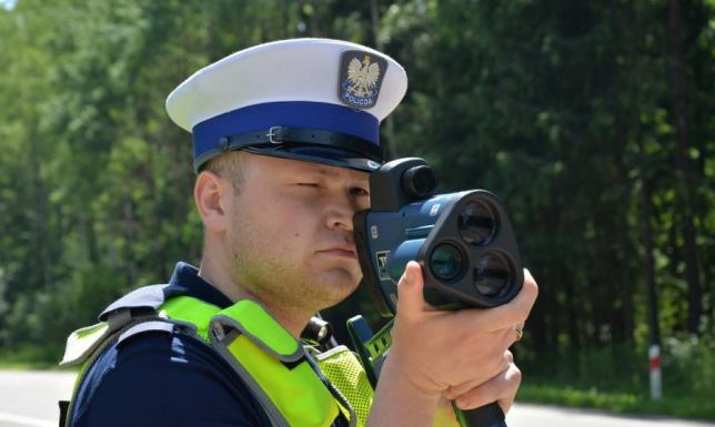 110 km/h przez Płociczno Jadąc przez Płociczno stracił prawo jazdy