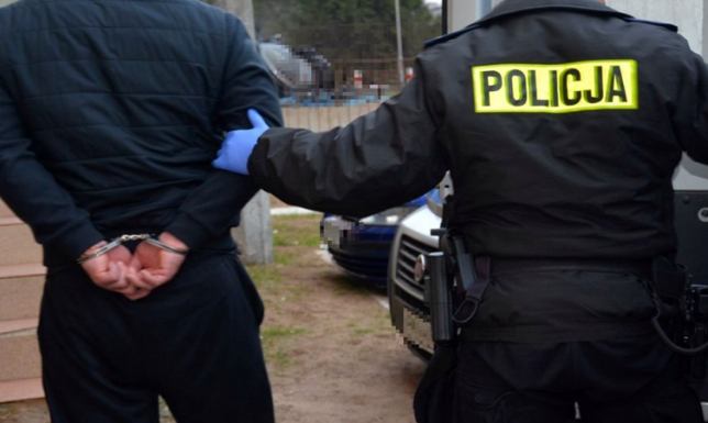 Wpadło trzech poszukiwanych mężczyzn Wpadło trzech poszukiwanych mężczyzn
