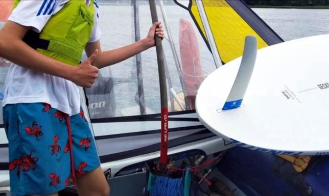 Pomogli początkującemu windsurferowi Patrol wodnej policji pomógł windsurferowi