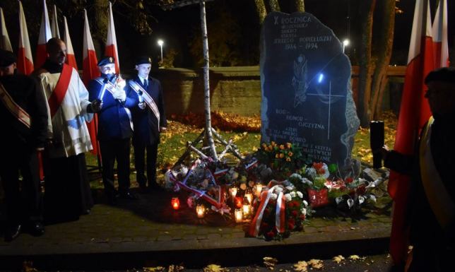  Msza Święta, złożenie kwiatów, rozmowy przywracającej do naszej wspólnej pamięci tamte lata