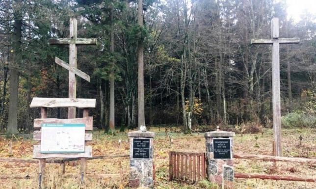 Porządki na cmentarzu w Bakałarzewie