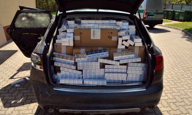 zatrzymali samochód wypełniony papierosami pochodzącymi z przemytu
