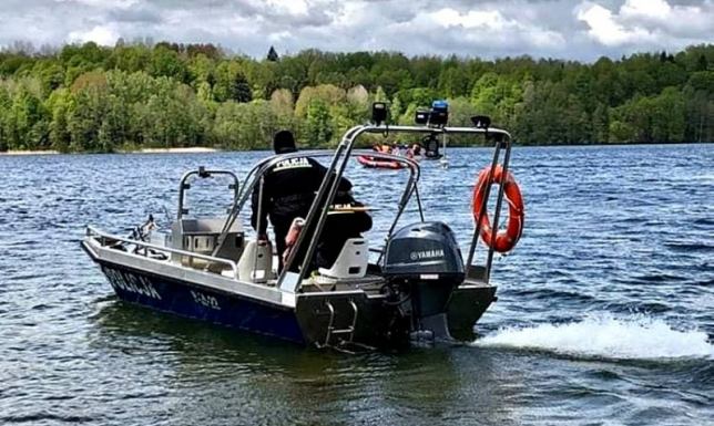 Na jeziorze Hańcza trwają poszukiwania płetwonurka