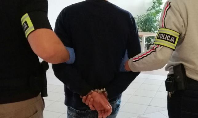 policjanci zatrzymali obywatela Czech poszukiwanego Europejskim Nakazem Aresztowania