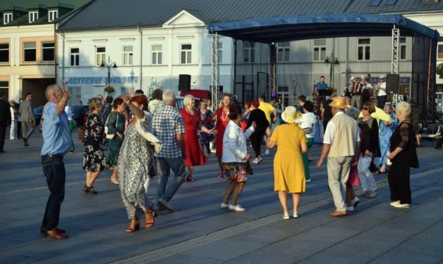 Gwiazdą muzyczną potańcówki będzie zespól BUM BUM ORKeSTAR