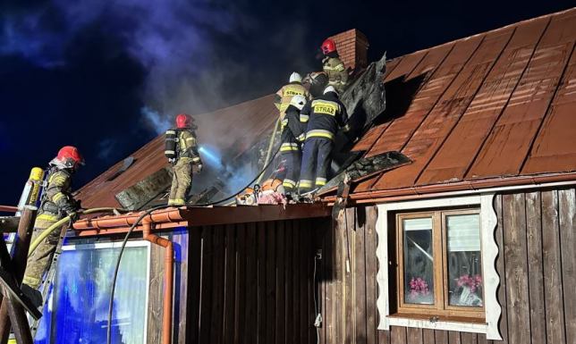 Pożar domu w Gminie Jeleniewo Akcja gaśnicza w miejscowości Wołownia w gminie Jeleniewo