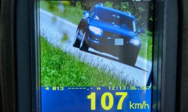 Policjanci z suwalskiej drogówki zatrzymali do kontroli Volkswagena
