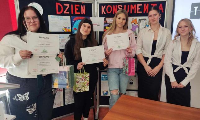 "Konsumencki Kompas" w ramach ogólnopolskiej olimpiady Zwolnieni z Teorii