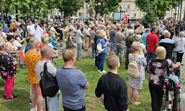Mieszkańcy Suwałk protestowali w Parku Konstytucji 3 Maja