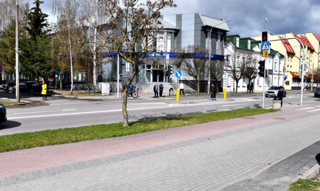 znaczne utrudnienia w ruchu drogowym i pieszym przy ulicy Noniewicza