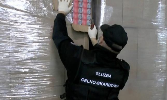 Podlaska Krajowa Administracja Skarbowa przechwyciła transport 520 tys. paczek papierosów