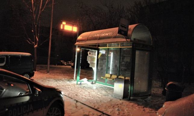 Przystanek autobusy w Augustowie zdewastowany