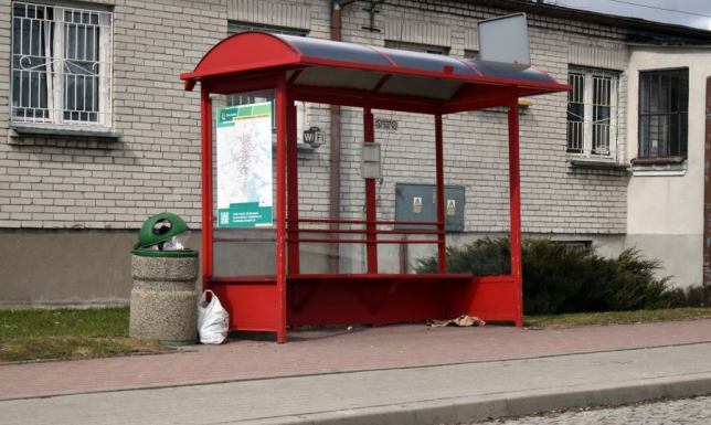 rozważenie możliwości podświetlenia przystanków autobusowych na terenie miasta